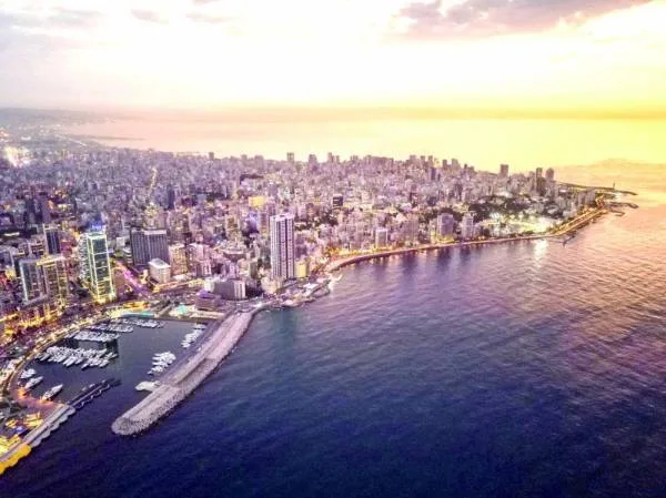 ماكرون: لبنان بحاجة إلى تغيير سياسي