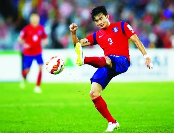 صفقة النصر المحتملة يقود فريقه لصدارة الدوري الكوري