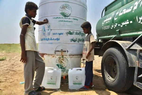 "سلمان للإغاثة": إمداد مائي وإصحاح بيئي بـ"حجة اليمنية"