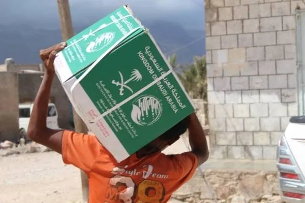 "سلمان للإغاثة" يوزع أكثر من 62 طنًا من السلال الغذائية في أرخبيل سقطرى