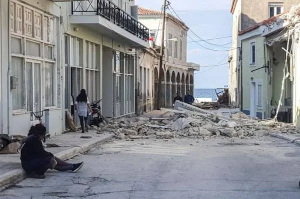 4 قتلى و120 جريحا في تركيا جراء زلزال بقوة 6,6 درجات