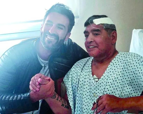 طبيب مارادونا: فعلت المستحيل لإنقاذ حياته