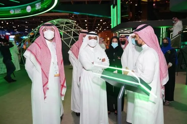 "الوقيت" و"مشاط"  يزوران جناح "الداخلية" بمعرض جيتكس دبي