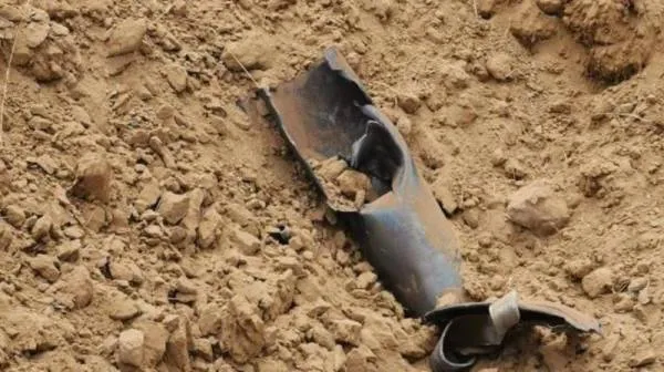 سقوط مقذوف حوثي على إحدى القرى الحدودية .. ولا إصابات أو أضرار