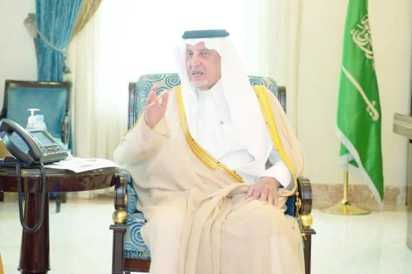 أمير مكة يستعرض خطط تطوير العشوائيات في 3 مدن