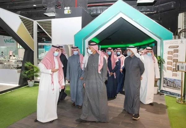 وزير "الصناعة" ونائب وزير "الموارد البشرية" يشيدان بمركز سكني الشامل في الرياض