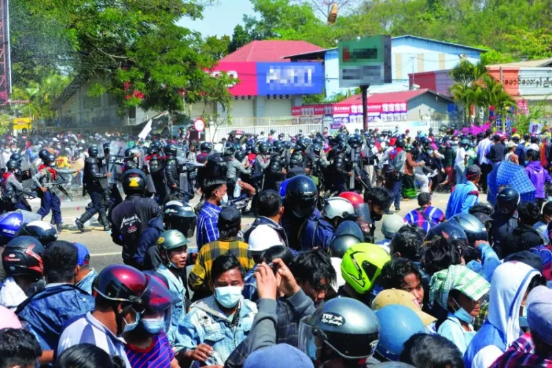 بورما.. «مطاطي ومسيل» على متظاهرين ضد الانقلاب