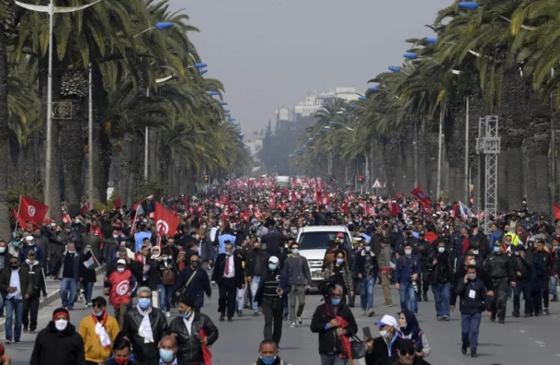وسط خلاف سياسي محتدم.. "النهضة" تحشد الآلاف في الشوارع