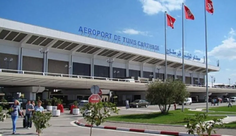 تونس : طرد نواب من مطار قرطاج بعد محاولة تسفير إمراة مطلوبة للسلطات بشبهة الإرهاب