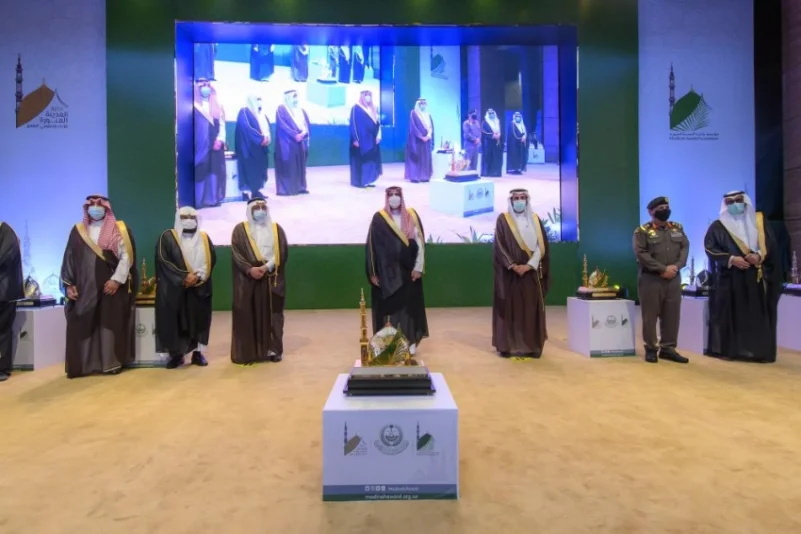 فيصل بن سلمان يكرم الفائزين بجائزة المدينة للأداء الحكومي