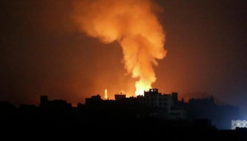 انفجارات تهز مخزن أسلحة وصواريخ للحوثيين شمال صنعاء