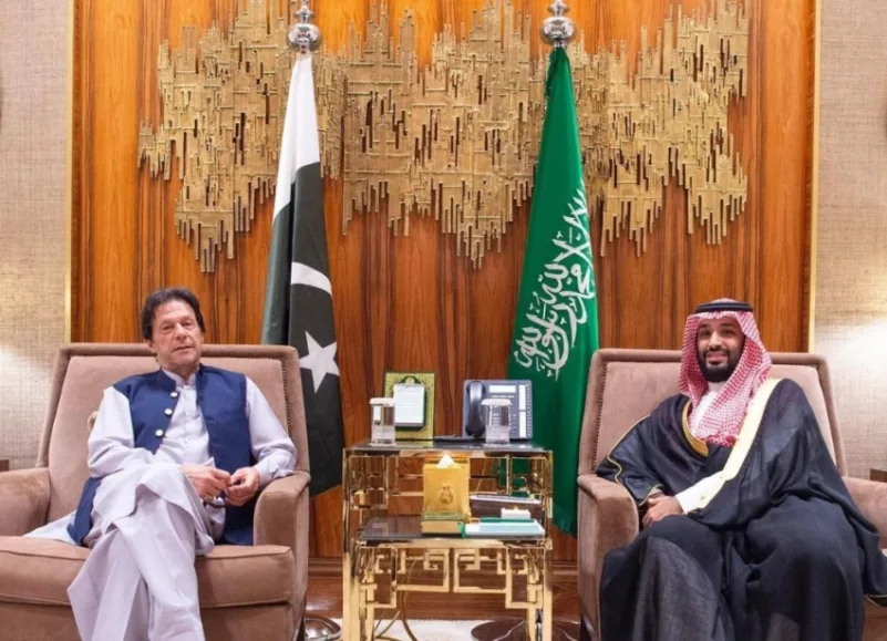 رئيس وزراء باكستان يحمل "ملفات المنطقة" إلى الرياض اليوم