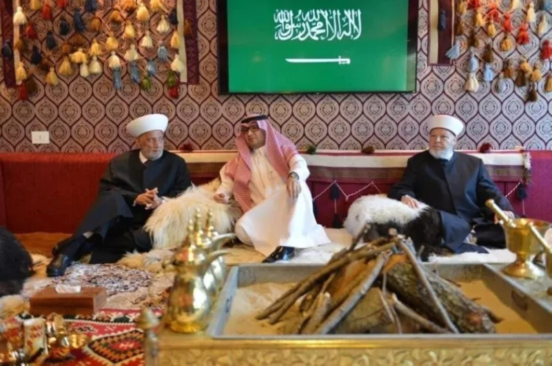 خيمة السفير السعودي في بيروت تستقبل المفتى ووزير الداخلية