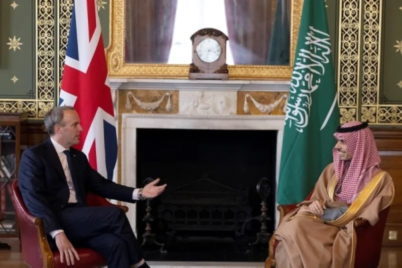 وزير الخارجية يناقش مع نظيره البريطاني آخر المستجدات والتطورات في فلسطين