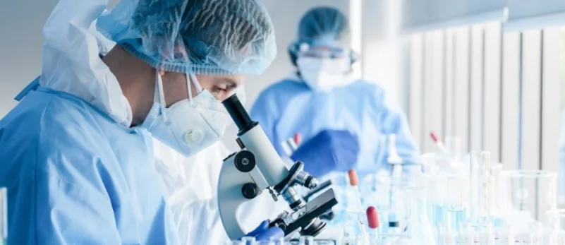 عالمان أمريكيان: التسلسل الوراثي لكورونا يشير لتصنيعه داخل مختبر