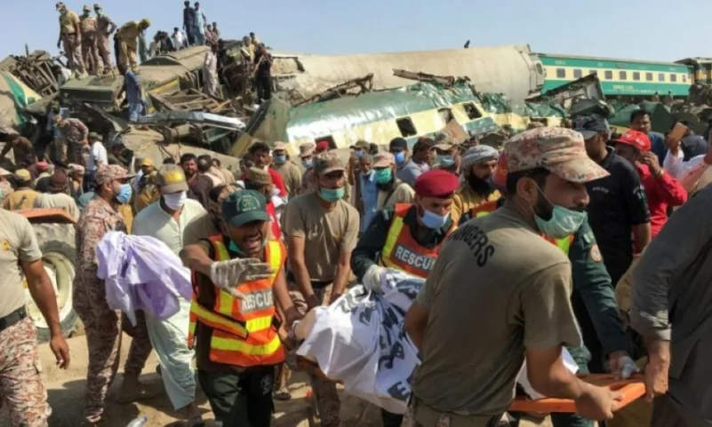 ارتفاع حصيلة ضحايا تصادم قطارين في باكستان إلى 62 قتيلاً