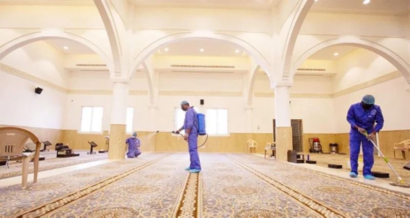 «الإسلامية» تعيد افتتاح 8 مساجد بعد تعقيمها