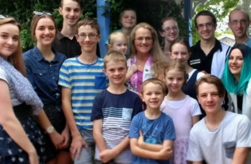 أسترالية لديها 16 ابنا تختبر (القوامة) بتأدية دور الزوج