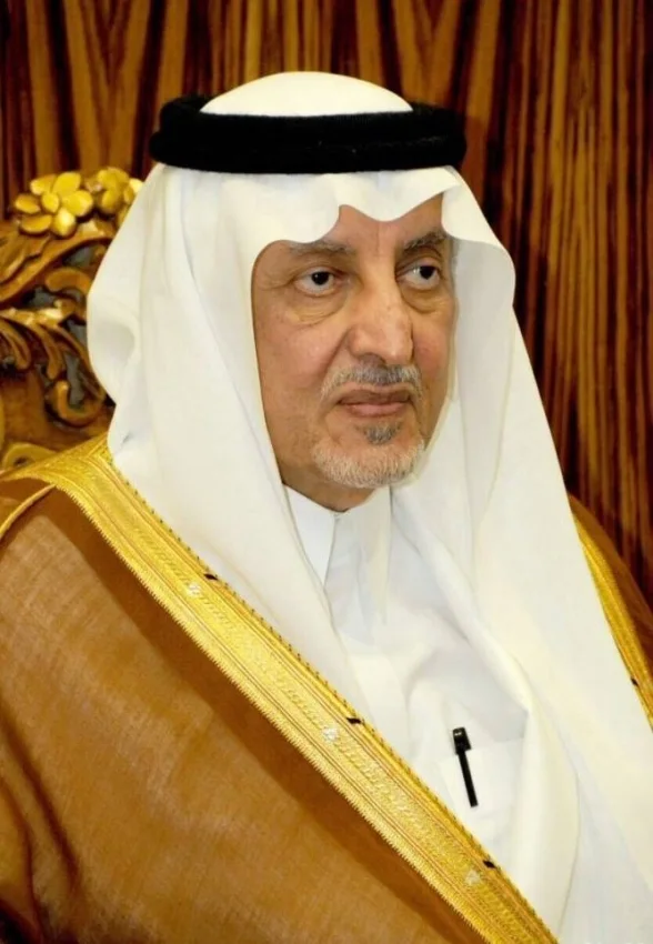 أمير مكة يتسلم التقرير السنوي لأعمال معهد الإدارة