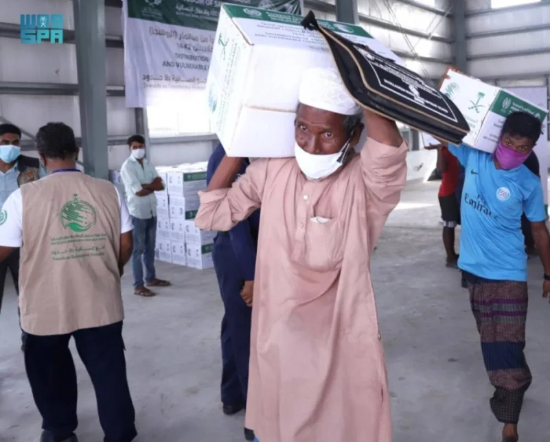 "سلمان للإغاثة" يواصل توزيع السلال الغذائية في بنغلاديش