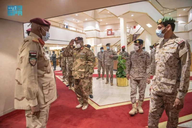 الفريق الركن مطلق الأزيمع يلتقي قائد القوات البرية السودانية