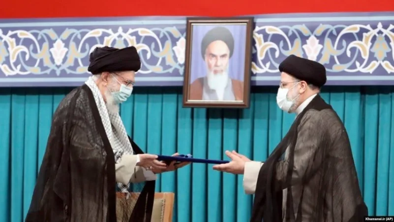 خامنئي ينصب ابراهيم رئيسي رئيسا جديدا للجمهورية في إيران