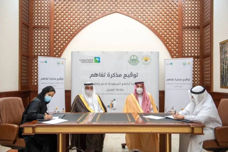 فيصل بن سلمان يشهد توقيع مبادرة أرامكو السعودية لدعم ذوي الدخل المحدود