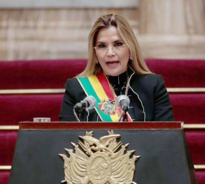رئيسة بوليفيا السابقة حاولت الانتحار في السجن