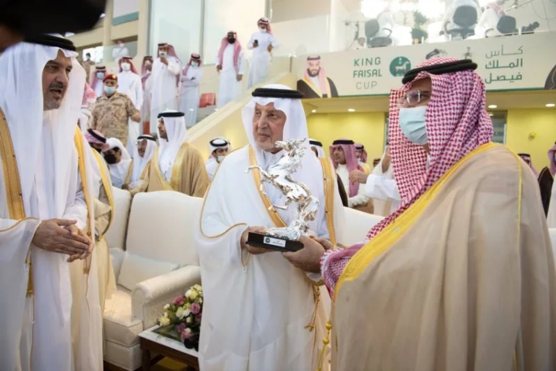أمير مكة يتوج الجواد تلال الخالدية الفائز بـ"جائزة الملك فيصل"