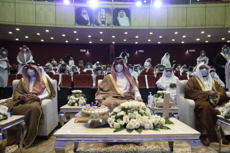 نائب أمير المدينة يشارك منسوبي التعليم بالمنطقة العرضة السعودية بمناسبة اليوم الوطني