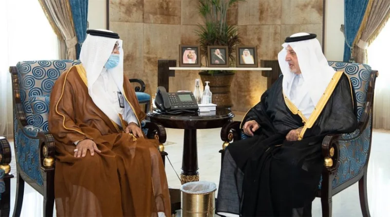 الأمير خالد الفيصل يستقبل مدير البريد السعودي بالمنطقة