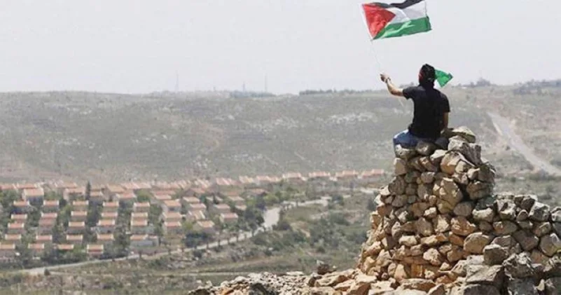 الضفة الغربية تخشى التحول إلى «مكب» للشيكل الإسرائيلي