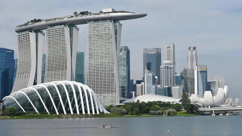 سنغافورة تمنع الأشخاص غير المطعمين ضد كورونا من دخول أماكن العمل