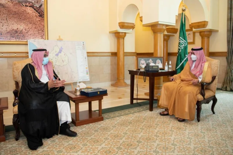أمير منطقة مكة المكرمة بالنيابة يطلع على التقرير السنوي لصندوق الموارد البشرية
