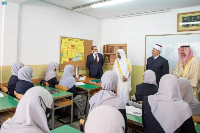 وزير الشؤون الإسلامية يزور مدرسة علاء الدين الشرعية بكوسوفو