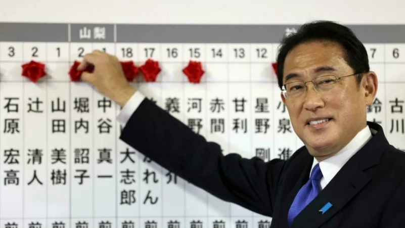 بعد انتخابات "صعبة".. رئيس الوزراء الياباني فوميو كيشيدا يعلن فوزه