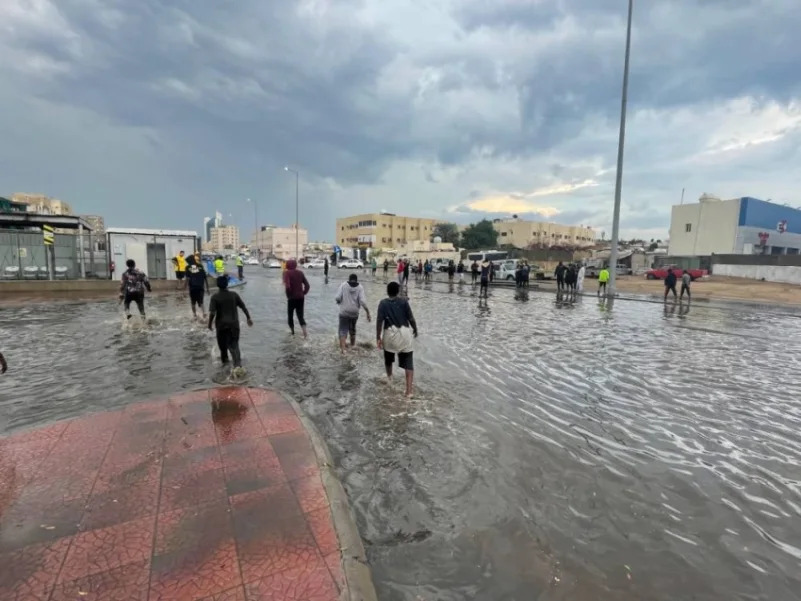 " الفزعة ياشباب " لمواجهة أمطار جدة