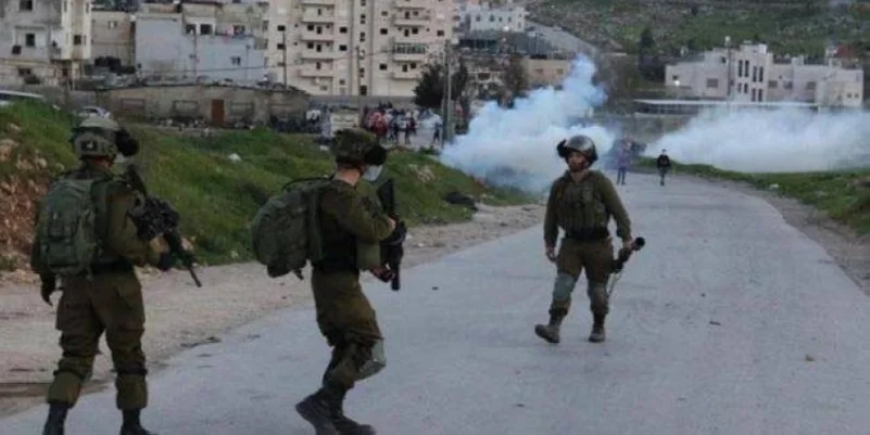 إصابة عشرات الفلسطينيين بـ"المطاطي" والاختناق خلال مواجهات مع الاحتلال في بيتا