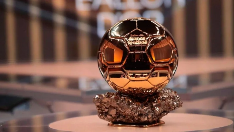 " ليونيل ميسي" يفوز بجائزة الكرة الذهبية لعام 2021