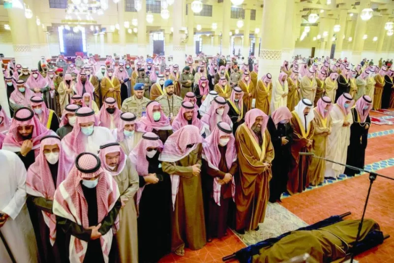 وفاة الأمير نهار بن سعود.. والمفتي العام والأمراء يؤدون الصلاة عليه