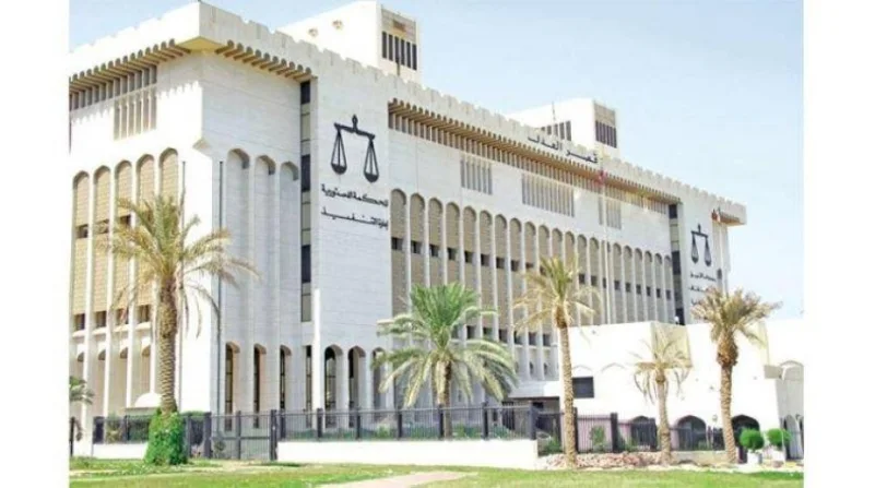 الكويت : حبس وعزل 6 قضاة
