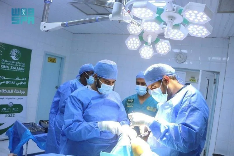 "سلمان للإغاثة" يواصل مخيم جراحة العظام بمستشفى سيئون العام