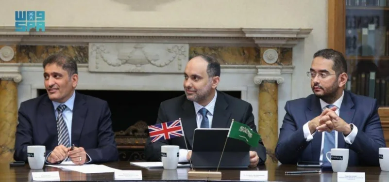 وزير الصحة يعقد جلسات نقاش مع الرؤساء التنفيذين للشركات البريطانية حول فرص الاستثمار بالمملكة