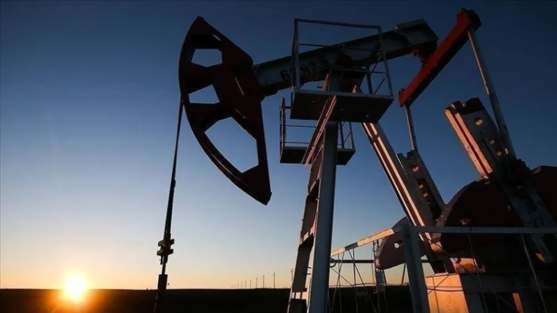 استقرار النفط وسط قلق من احتمال انقطاع الإمدادات