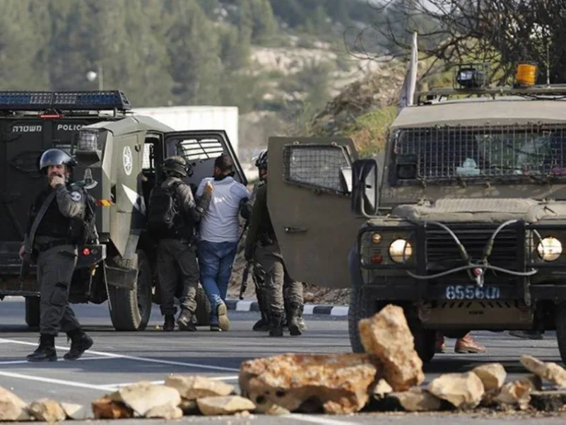 اعتقال 94 فلسطينيا في الضفة بينهم نساء وأسرى محررون