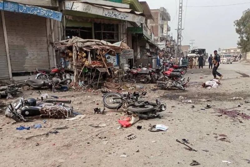 مقتل 14 جندياً في هجوم على قافلة أمنية بباكستان