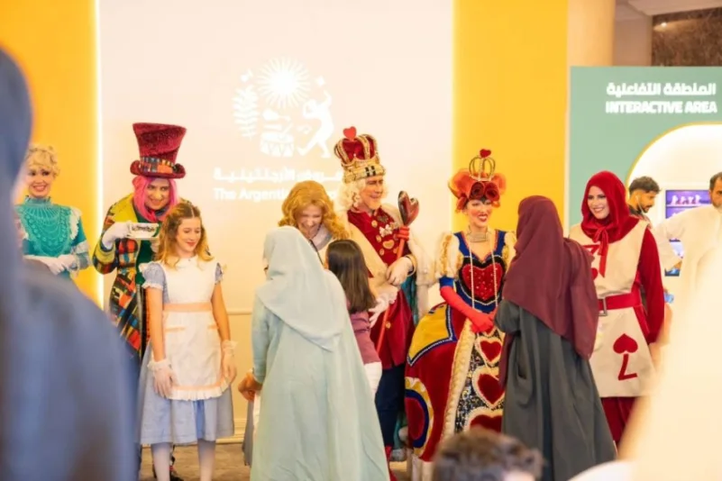 هيئة المسرح والفنون الأدائية تُقيم مسرحية " أليس في بلاد العجائب " ضمن فعالية " العروض الأرجنتينية "