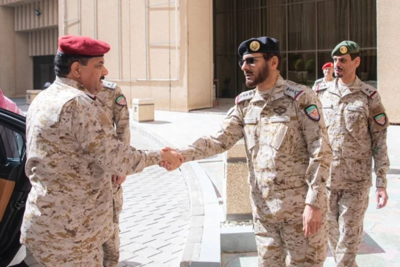 قائد القوات المشتركة لتحالف دعم الشرعية في اليمن يستقبل وزير الدفاع اليمني