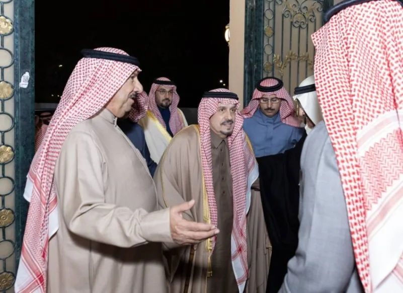أمير الرياض يقدّم واجب العزاء في وفاة فيحان المنديل