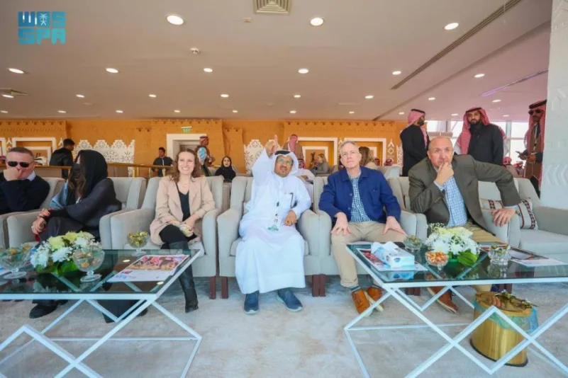 السفير الأمريكي يزور مهرجان الملك عبدالعزيز للإبل
